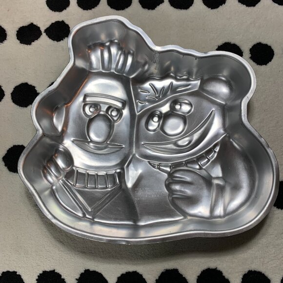 Bert & Ernie Cake Pan Wilton Sesame Street Muppets Vintage 1970s Retro Baking - Picture 2 of 6